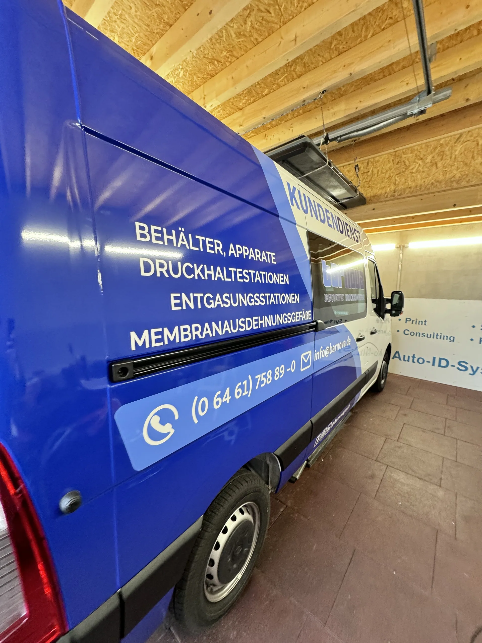 Fahrzeugbeschriftung für Barnova GmbH, umgesetzt von Nerodesign – Ansicht 2