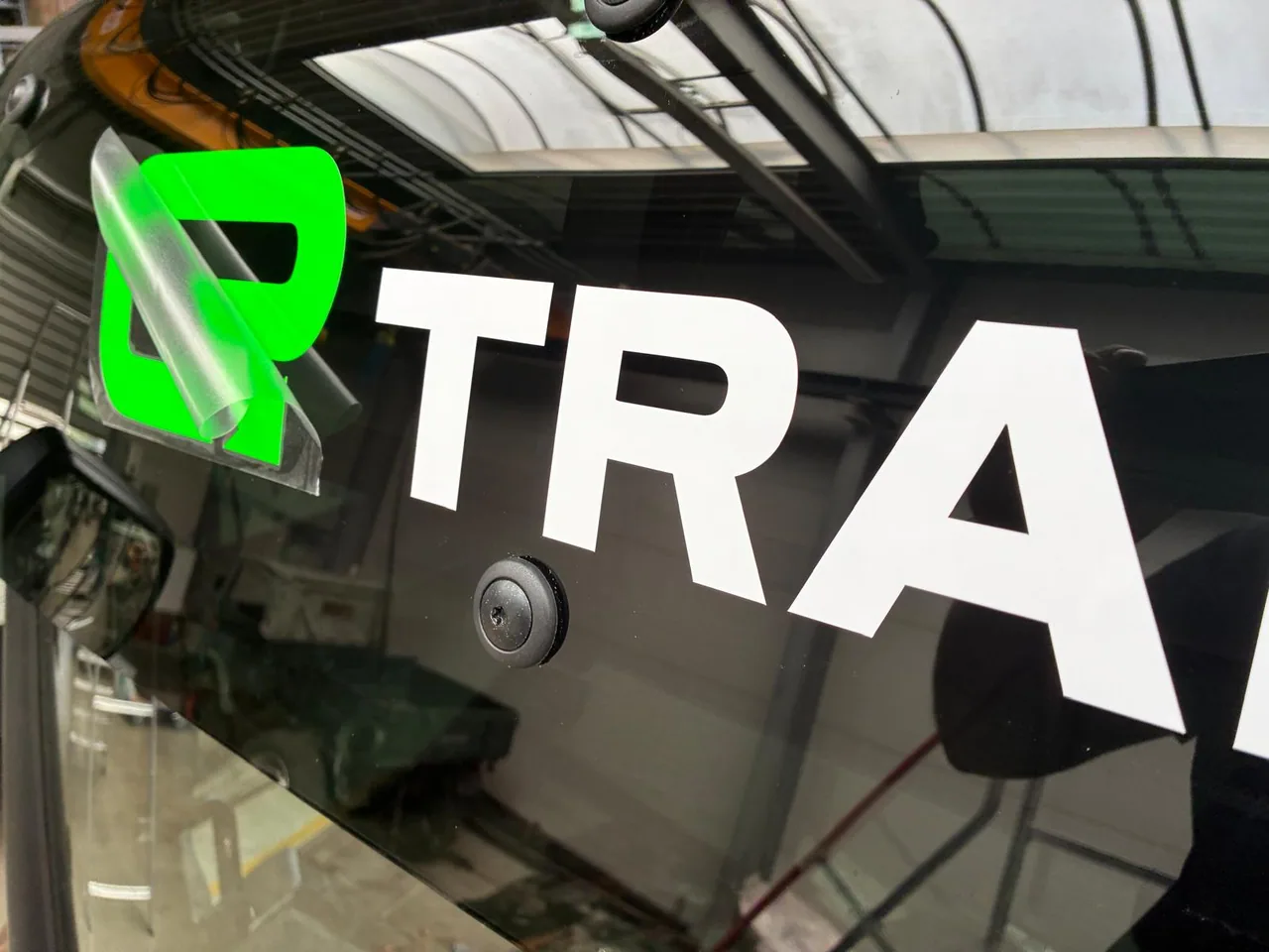 Fahrzeugbeschriftung für CR-Transporte, umgesetzt von Nerodesign – Ansicht 2