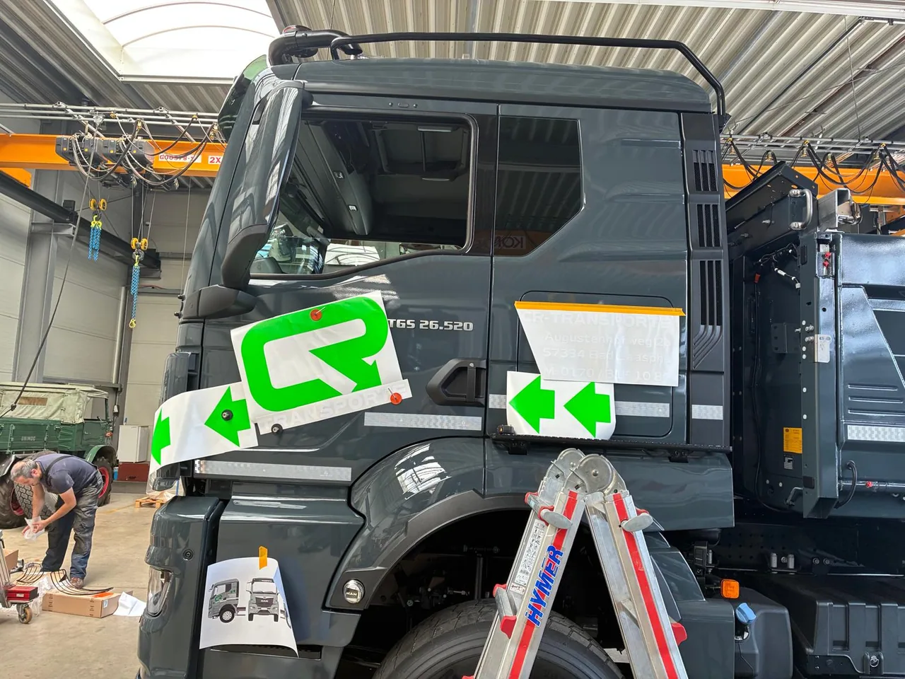 Fahrzeugbeschriftung für CR-Transporte, umgesetzt von Nerodesign – Ansicht 7