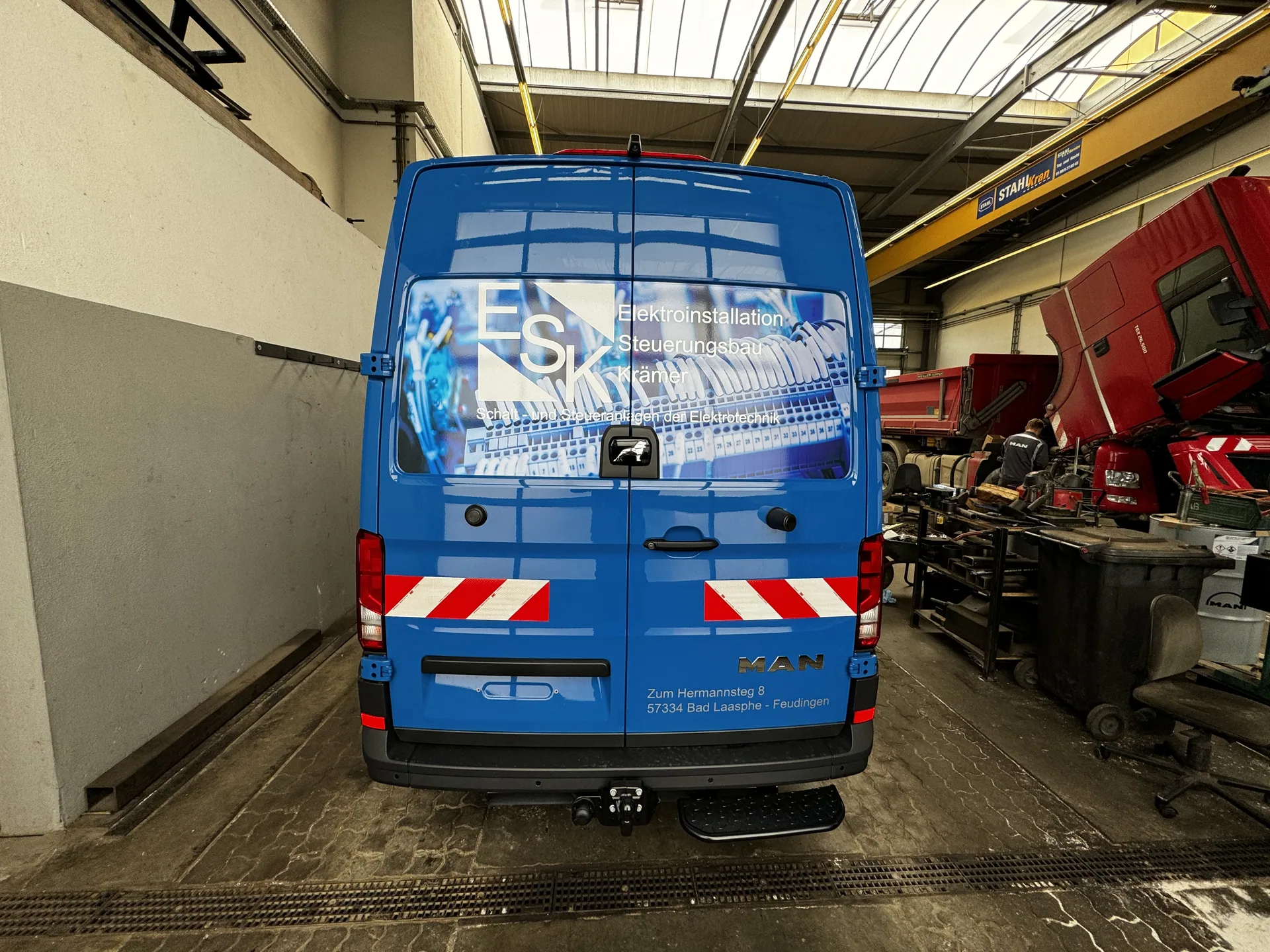 Fahrzeugbeschriftung für ESK Elektroinstallation Steuerungsbau Krämer GmbH, umgesetzt von Nerodesign – Ansicht 8