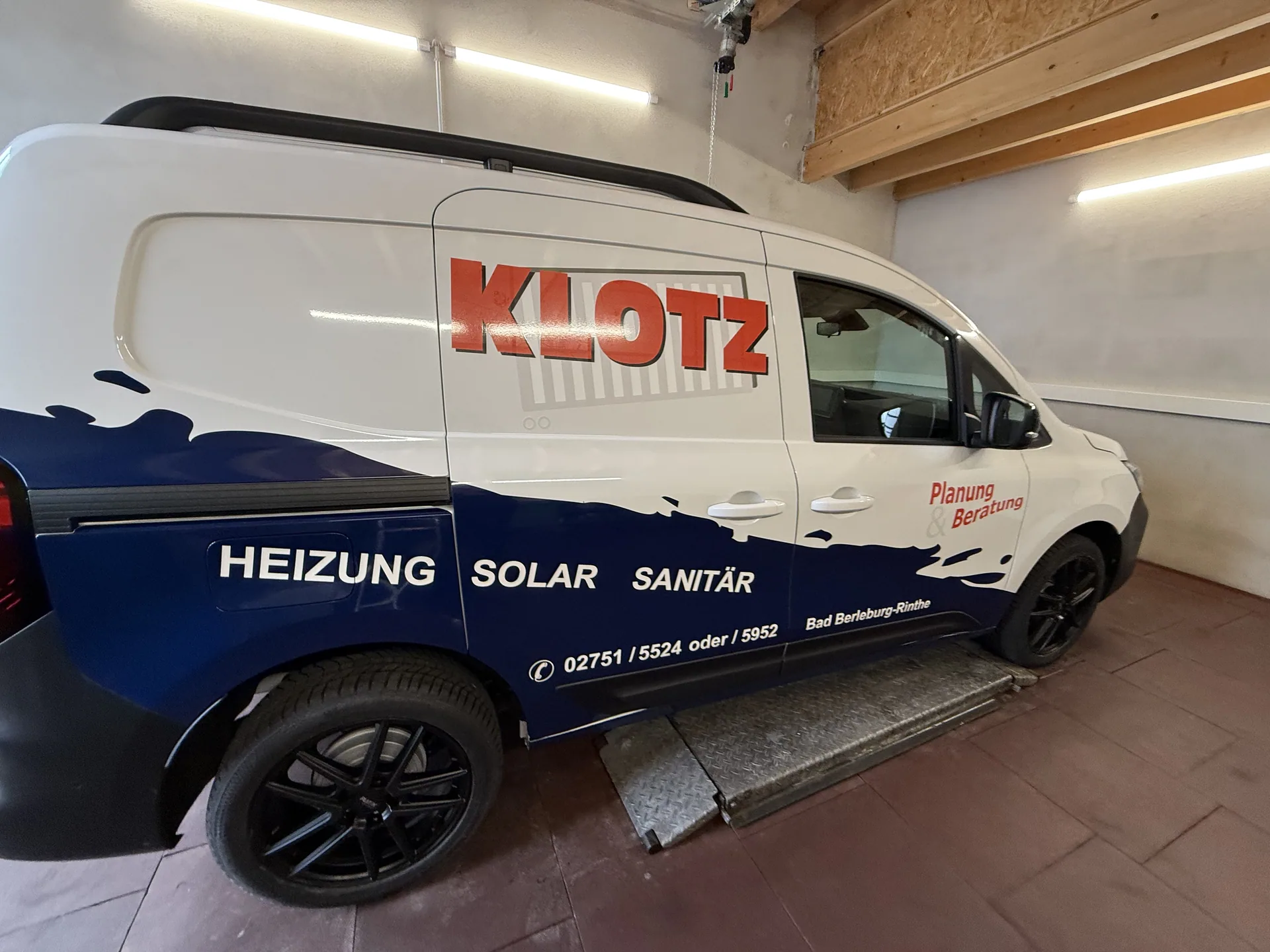 Fahrzeugbeschriftung für Klotz – Heizung Solar Sanitär, umgesetzt von Nerodesign – Ansicht 2