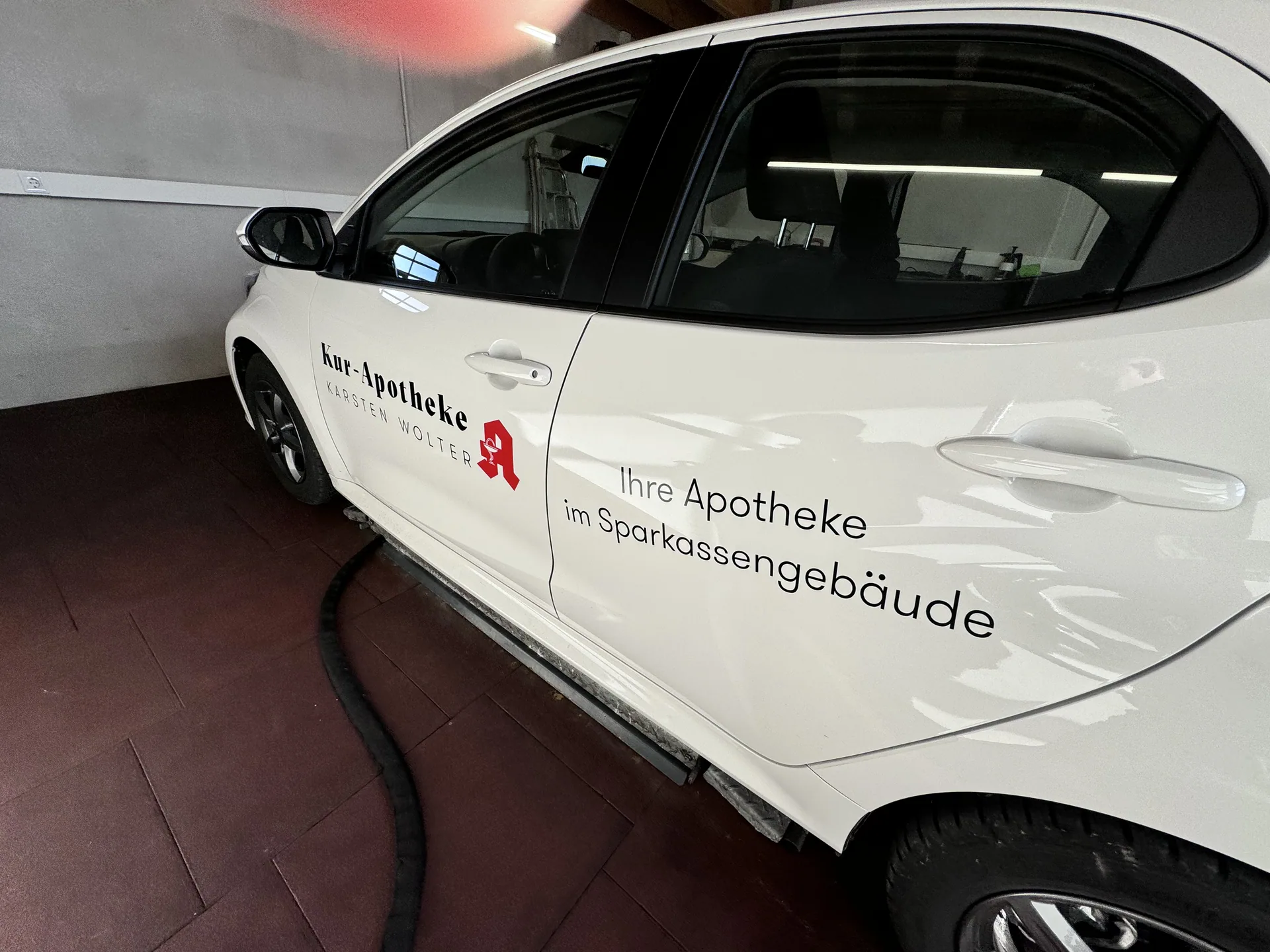Fahrzeugbeschriftung für Kur Apotheke Karsten Wolter, umgesetzt von Nerodesign – Ansicht 5