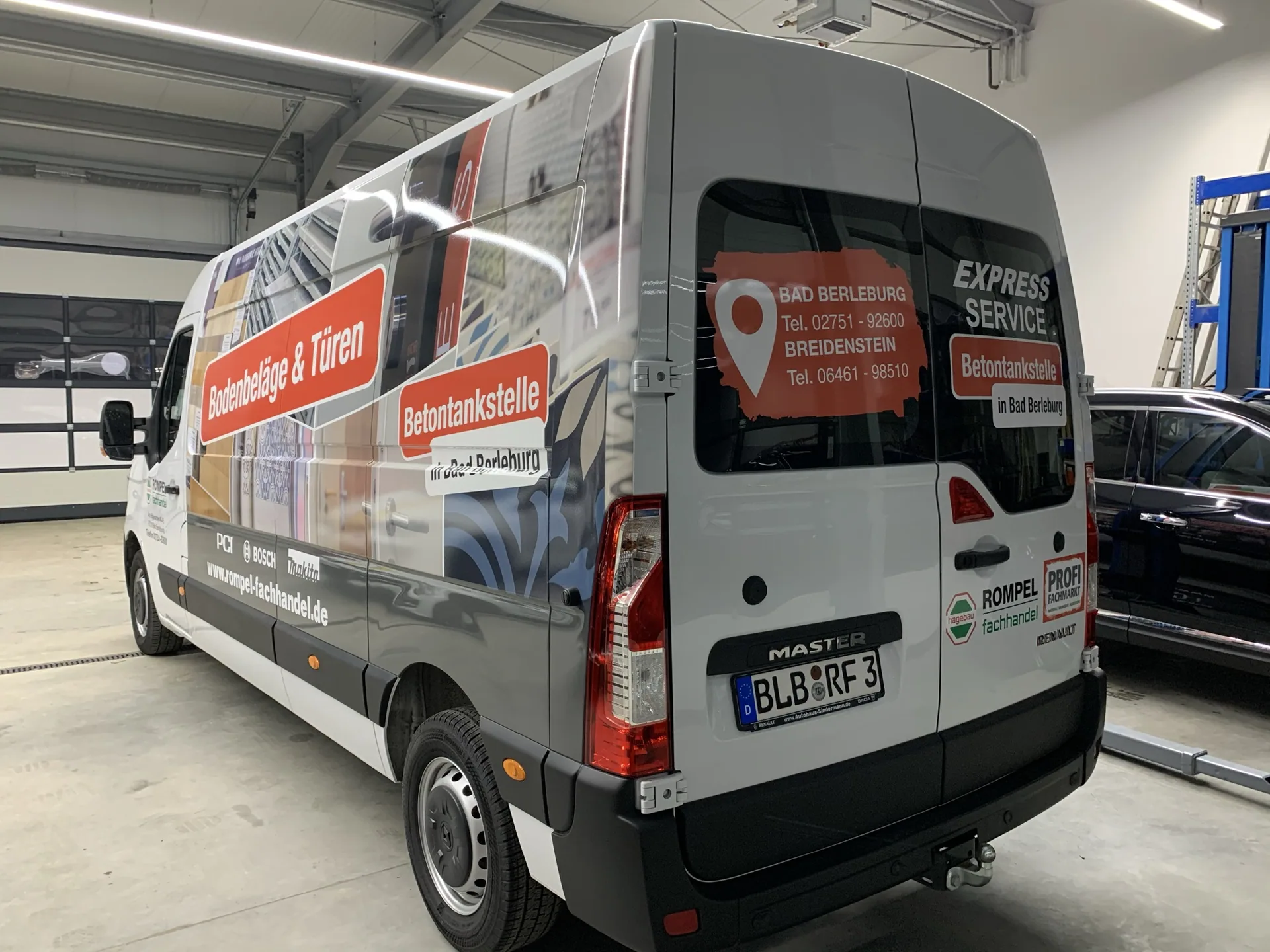 Fahrzeugbeschriftung für Rompel Baustoffe GmbH, umgesetzt von Nerodesign – Ansicht 2