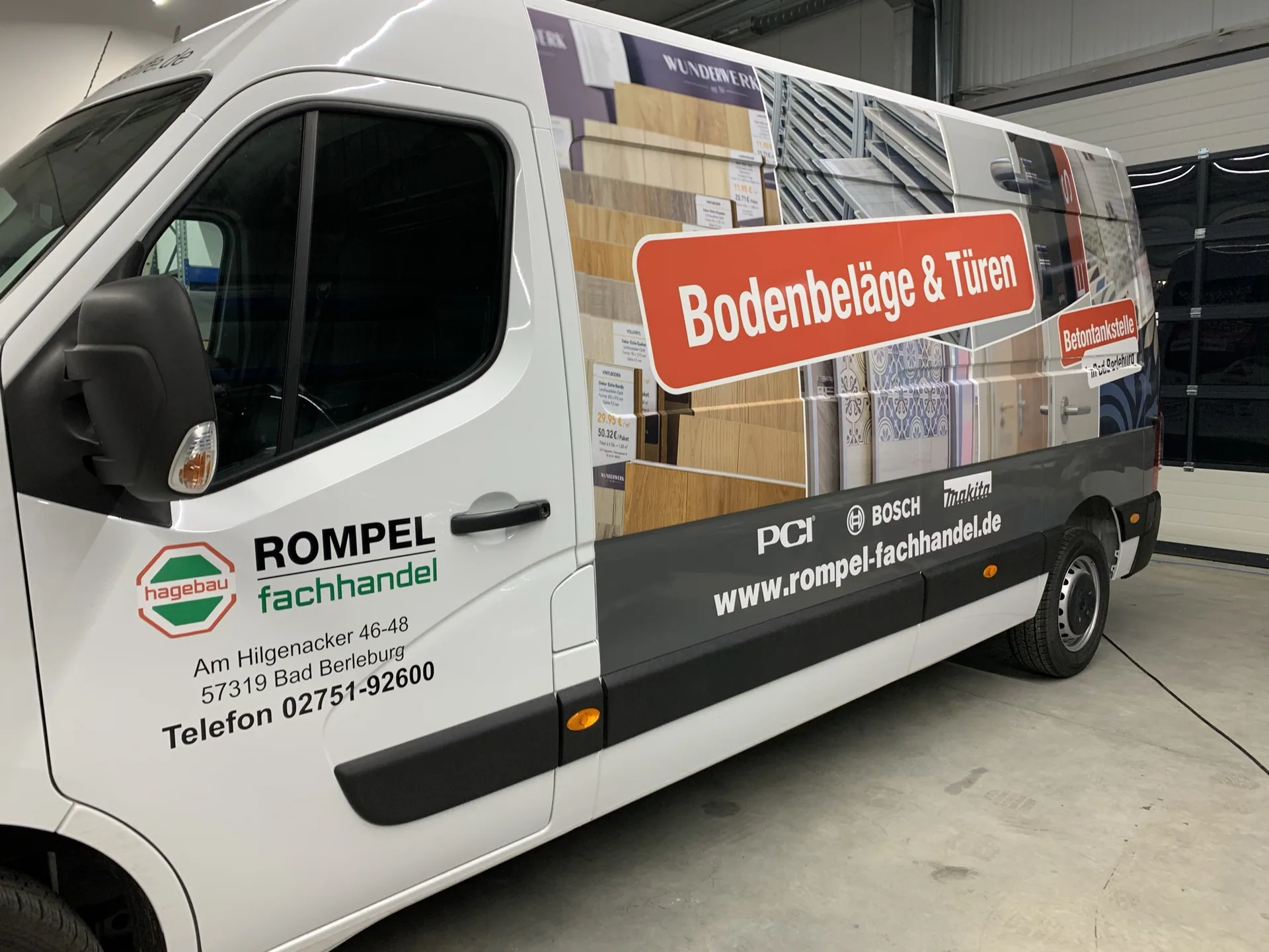 Fahrzeugbeschriftung für Rompel Baustoffe GmbH, umgesetzt von Nerodesign – Ansicht 3