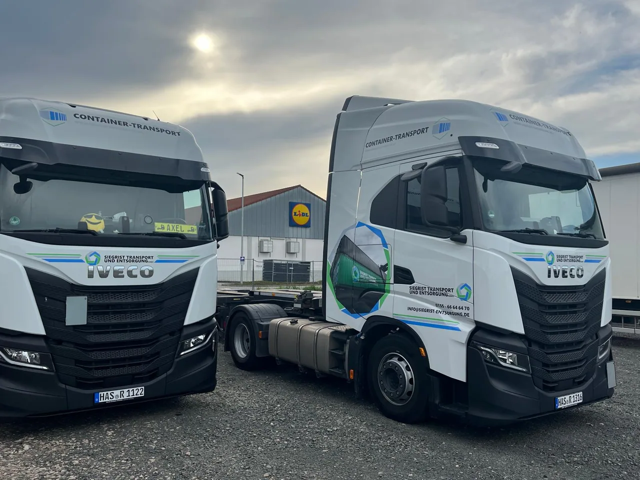 Fahrzeugbeschriftung für Siegrist Transport und Entsorgung GmbH, umgesetzt von Nerodesign – Ansicht 4