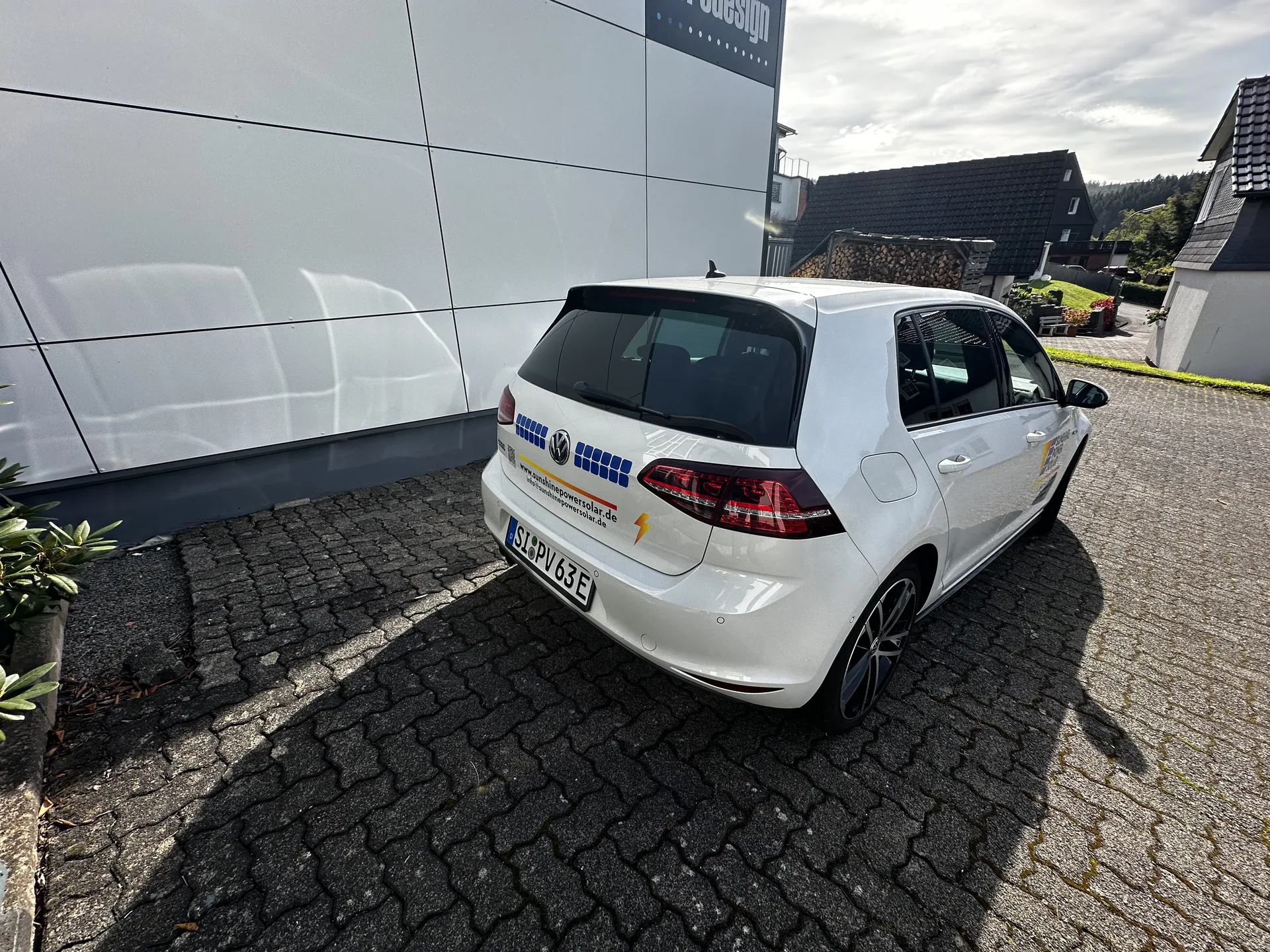 Fahrzeugbeschriftung für Sunshine Power Solar, umgesetzt von Nerodesign – Ansicht 4