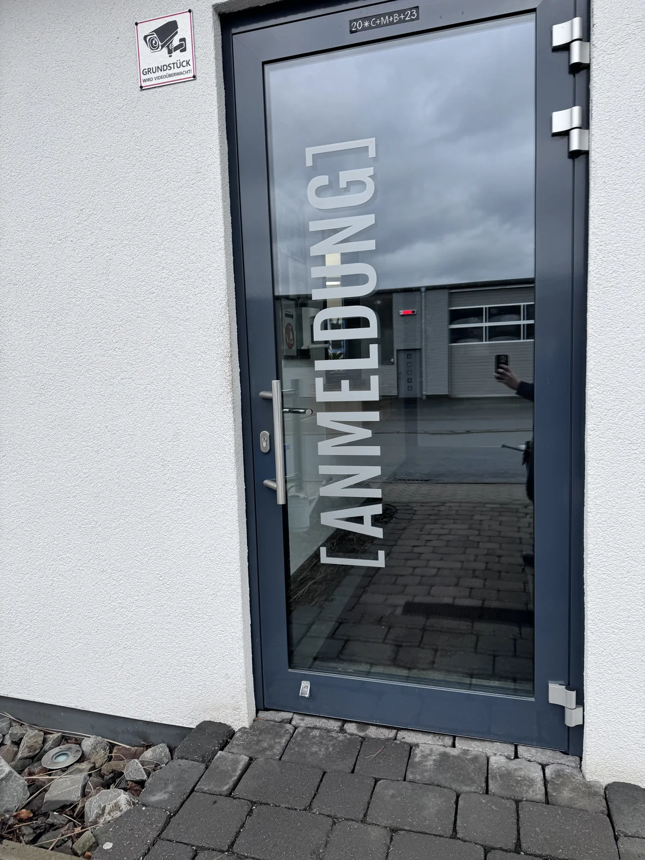 Werbeinstallation und Montage von Nerodesign – AST, Ansicht 2