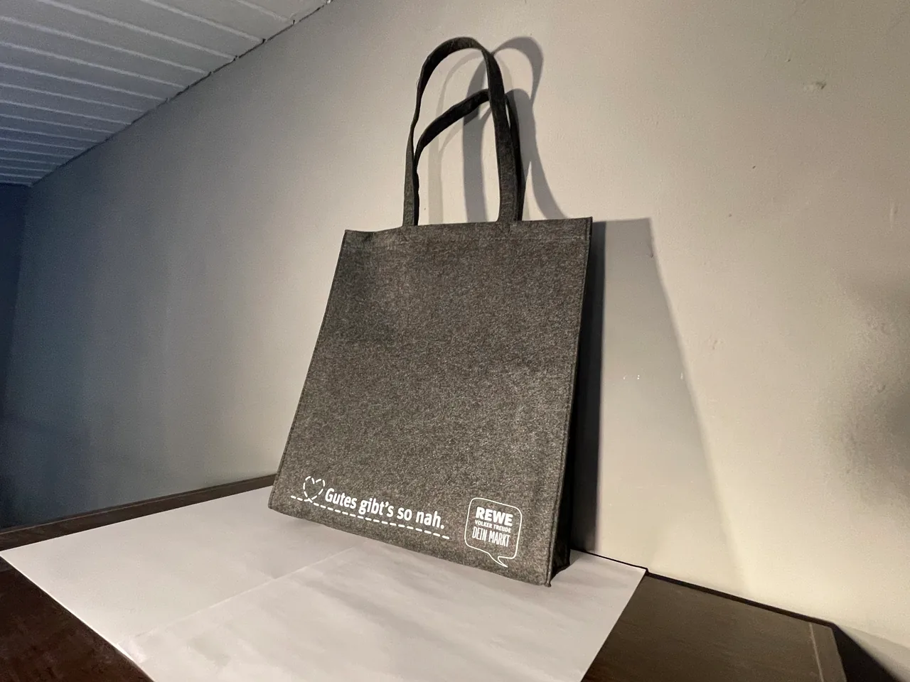 Werbeinstallation und Montage von Nerodesign – Glasdekor Beschriftung, Ansicht 3