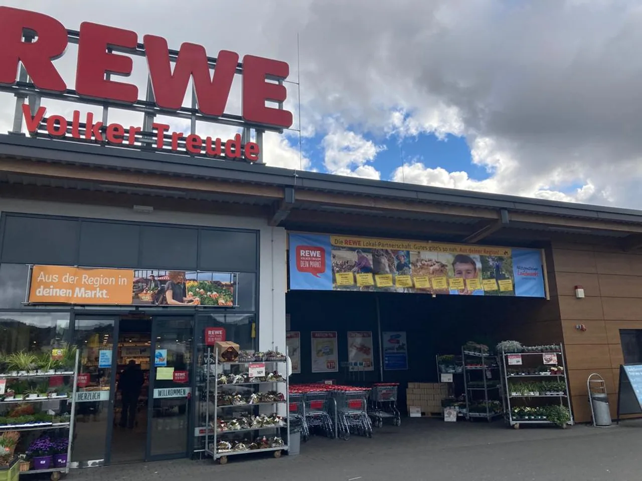 Werbeinstallation und Montage von Nerodesign – Glasdekor Beschriftung, Ansicht 8